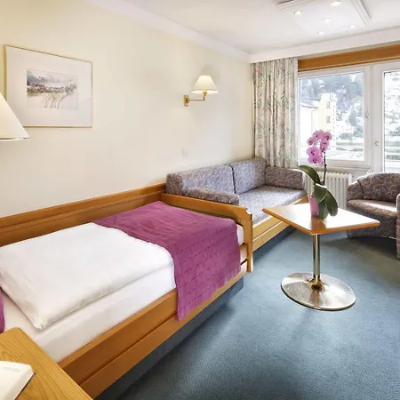 Otel Alpina 4*